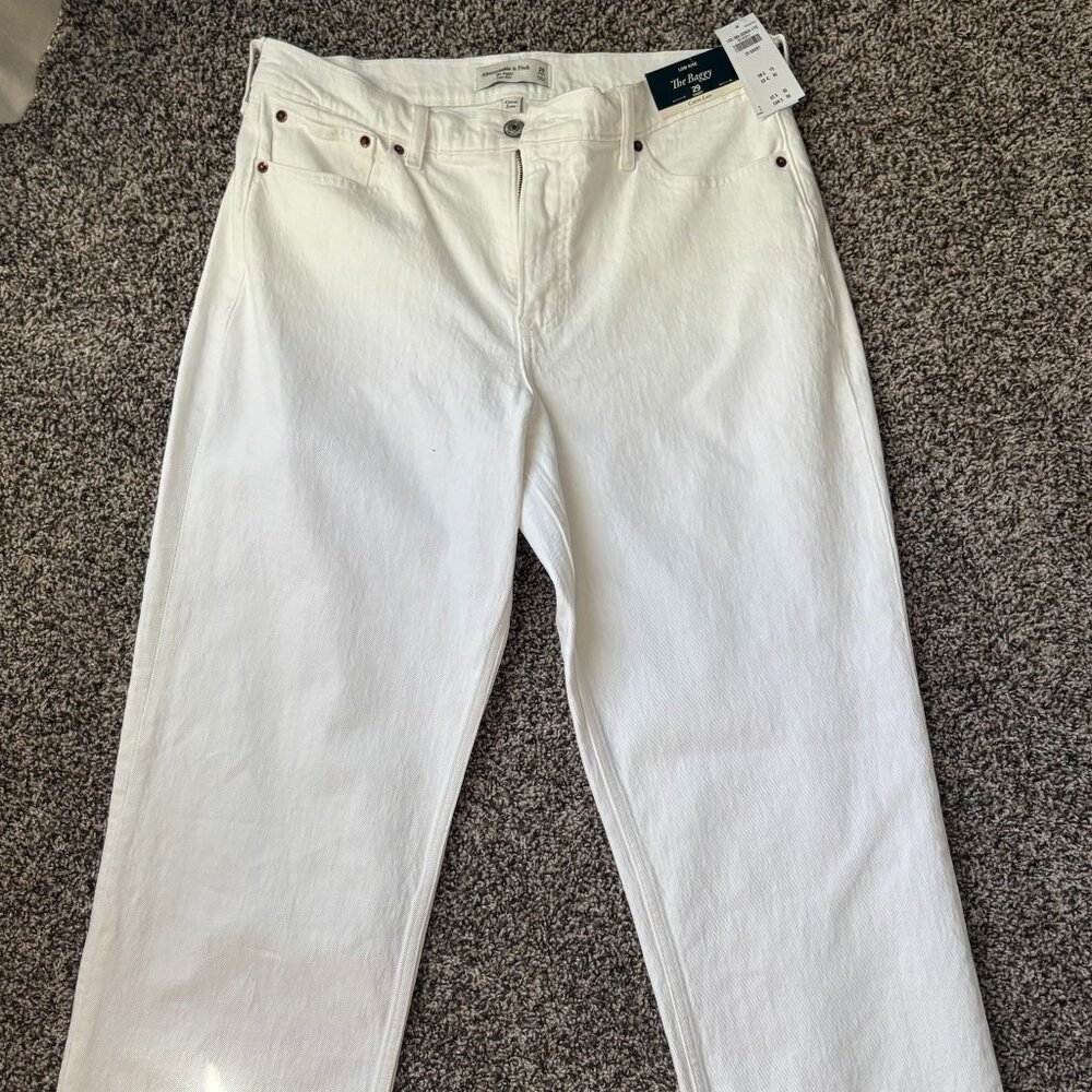 Abercrombie White Low Rise "The Baggy" Size 29 Short, Curve Love NWT